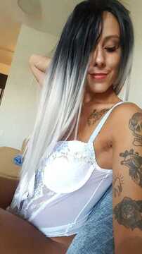 amavo lei e i suoi capricci da puttana innocente